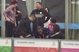 上海隊奪全運男足U20季軍，81歲徐根寶看臺上激動(dòng)慶祝勝利