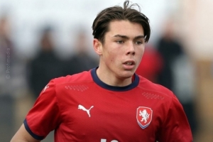 虎父無(wú)犬子！布馮兒子路易斯代表捷克U19出戰，上演帽子戲法