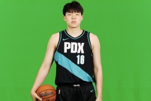 城市版球衣定妝照！美網(wǎng)友呼吁：讓楊瀚森每場(chǎng)打48分鐘吧 拜托