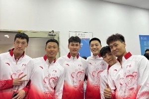 王睿澤曬多張全運會(huì )奪金后合影:值得回憶一輩子的經(jīng)歷 感恩??
