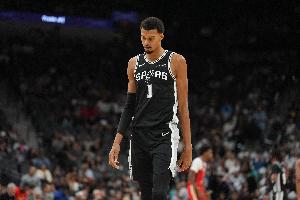 文班：我一直關(guān)注勇士隊 當他們找到勢頭時(shí)就很難被阻止