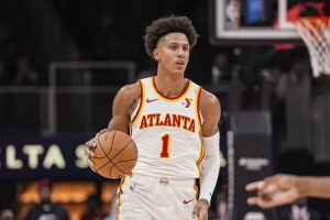 布克在太陽(yáng)的角色，杰倫·約翰遜的超級三雙