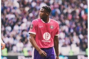 圖盧茲中場(chǎng)弗朗西斯國家隊友誼賽重傷，法甲官方祝他早日康復