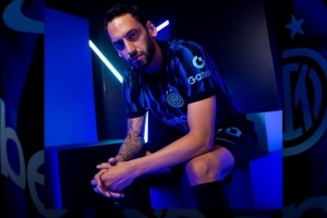 4場(chǎng)4球！恰爾汗奧盧當選國米10月最佳球員