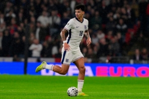 TA：奧賴(lài)利或擔任英格蘭主力；球隊終于找到中場(chǎng)組織核心：安德森