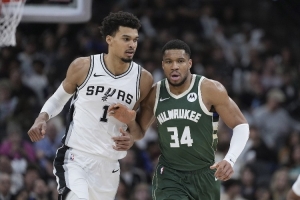 路威：文班亞馬應該向字母哥學(xué)習 他在轉換中要多持球