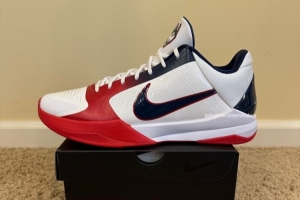 又一雙Kobe 5大學(xué)PE！康涅狄格大學(xué)專(zhuān)屬配色 鞋舌帶有哈士奇Logo