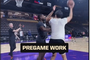 G聯(lián)盟首秀來(lái)了！楊瀚森賽前訓練 大部分是籃下腳步 三分扣籃也有