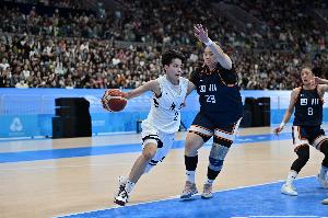 砍22分1板3助1帽！解說(shuō)：這次真的得夸楊舒予 她太穩了