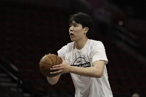 楊瀚森G聯(lián)盟首秀 首節6中2拿4分3板 有2次失誤 正負值-15