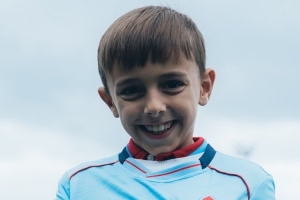 小球迷親吻塞爾塔隊徽回應亞馬爾，俱樂(lè )部邀請他與阿斯帕斯見(jiàn)面