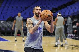 朱芳雨：關(guān)注奎因兩年了 對他的三分穩定性有些擔心 還需比賽檢驗