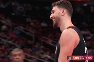 可惜！差一個(gè)助攻三雙 申京笑著(zhù)提前打卡下班！