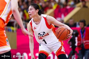 外線(xiàn)沒(méi)開(kāi)！王思雨三分球4中0拿到12分3板4助2斷