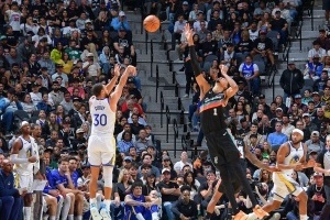 媒體人：庫里和UA的矛盾看起來(lái)比想象中大 中國品牌加油追一把？