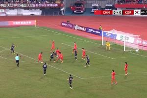 沒(méi)有點(diǎn)球！韓國U22球員禁區內倒地，主裁果斷判罰沒(méi)有犯規