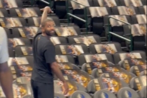 文！隊危！獨行俠官方曬出視頻 歐文Logo Shot百步穿楊