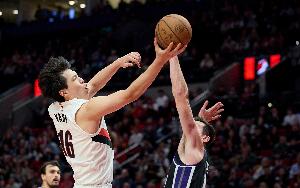 隊記：發(fā)展聯(lián)盟沒(méi)像樣的中鋒 尤班克斯那樣的都沒(méi)有 但有鍛煉價(jià)值