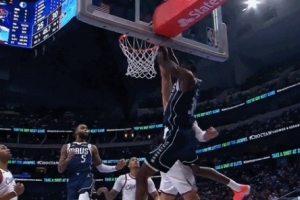 死亡隔扣！西塞接拉塞爾助攻 隔扣大洛佩斯打成2+1