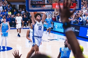 全能！卡梅隆·布澤爾35分12板5助3搶斷3封蓋 帶領(lǐng)杜克38分大勝