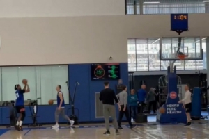 目前歸期未定！艾維手術(shù)后首次進(jìn)行投籃訓練 底角三分6中3