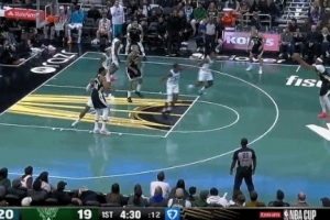 高射炮來(lái)了！特納弧頂加長(cháng)三分再進(jìn) 1分鐘內連中3記三分！