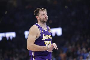 NBA杯湖人客戰鵜鶘先發(fā)：東契奇、里夫斯、斯瑪特、八村塁、艾頓