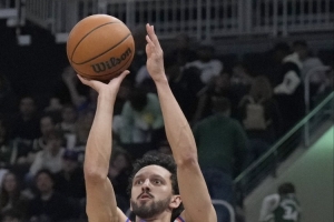 合計不到500萬(wàn)工資！沙梅特19中12砍生涯新高36分 克拉克森拿24分