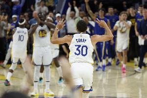 三分之王！庫里47場(chǎng)比賽至少投進(jìn)9記三分 第2的利拉德僅14場(chǎng)