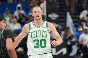 豪澤：大家建立默契速度很快 我們在彼此適應正朝著(zhù)正確方向前進(jìn)