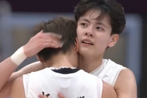 太不容易了！廣東全運女籃奪金 賽后楊力維與楊舒予擁抱時(shí)哭了