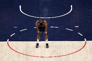 還有子彈！哈登強攻再中砍下本場(chǎng)第41分 另有13板11助