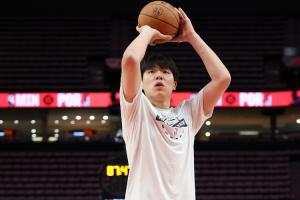 下半場(chǎng)凈勝24分??楊瀚森G聯(lián)盟首秀先抑后揚砍8分13板4助1斷1帽