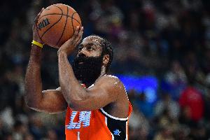 時(shí)隔4年半再砍40+三雙！哈登上一次做到這點(diǎn)還是效力籃網(wǎng)第一年