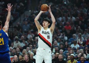 8分13板！媒體人：楊瀚森發(fā)展聯(lián)盟第一場(chǎng) 找節奏找感覺(jué)找自信