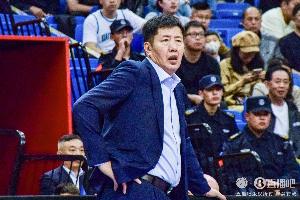 丁偉：40多歲時(shí)我執教水平太差 指揮不了JR·史密斯這種大腕