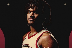 不愧是冠軍成員！狄龍·瓊斯16中10怒轟全場(chǎng)最高30分 另有7板5斷