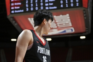 瀚森要球沒(méi)給！朱芳雨：沒(méi)事 他創(chuàng  )造的接球空間會(huì )被教練看到的