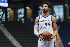 眾人大笑！勇士雙向杰克遜·羅更衣室靦腆發(fā)言：上帝祝福過(guò)庫里