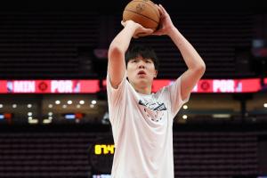 好起來(lái)了！楊瀚森擋拆下順 帶一點(diǎn)點(diǎn)后仰的中投空心入網(wǎng)！