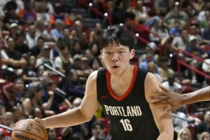 朱芳雨：小楊體能&犯規沒(méi)問(wèn)題時(shí)能掌控G聯(lián)盟比賽 達到了鍛煉目的