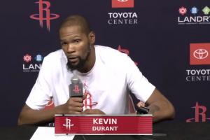 杜蘭特：今天首發(fā)5人出手數很均衡 想得高分就得像這樣靠團隊合作