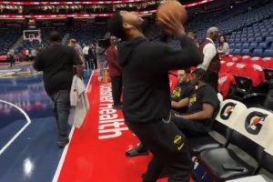 還有這一手！斯瑪特底線(xiàn)背投界外三分 空心入網(wǎng)