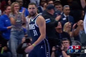 佛光再現！克萊連中三分反超比分 獨行俠最多落后15分