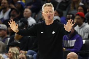 張佳瑋：科爾在套路上又壓了米奇 馬刺的無(wú)球進(jìn)攻跟勇士天差地遠