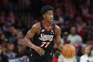 狀態(tài)回暖！埃奇庫姆半場(chǎng)8中4拿到13分1籃板