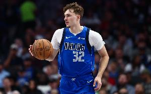 加時(shí)兩次打進(jìn)追平球！弗拉格13中8拿到16分5板1斷