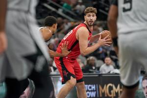 三分命中率翻倍！申京：整個(gè)夏天我都在練 在國家隊也檢驗了成果