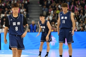 周鵬：大家都說(shuō)眾神歸位 其實(shí)我們也懷念當年一起拼CBA冠軍的時(shí)候