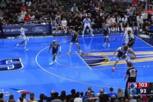 駕輕就熟！哈登對位弗拉格 一個(gè)撤步晃開(kāi)直接中投命中